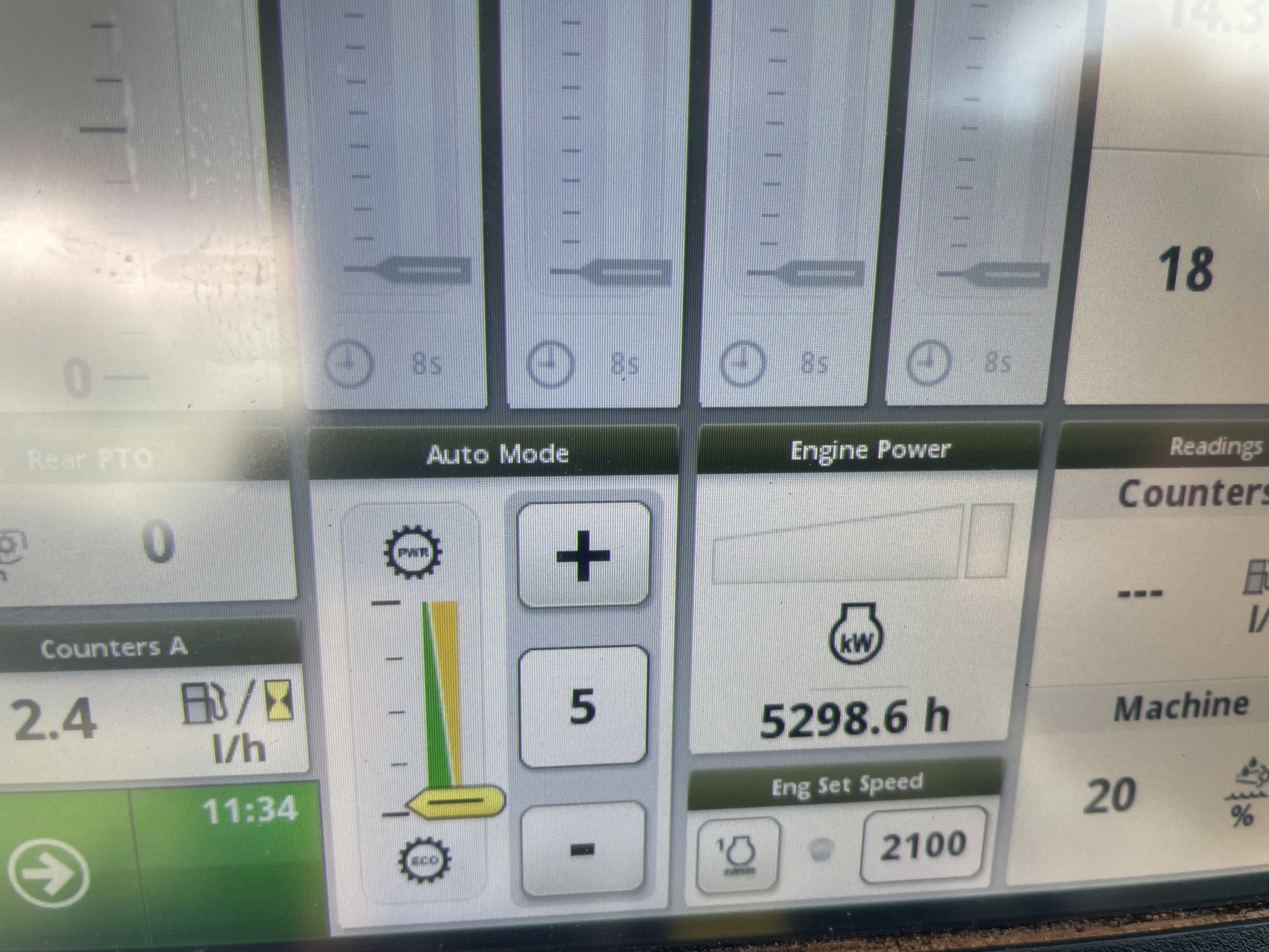 2016 John Deere 6120R Image 31