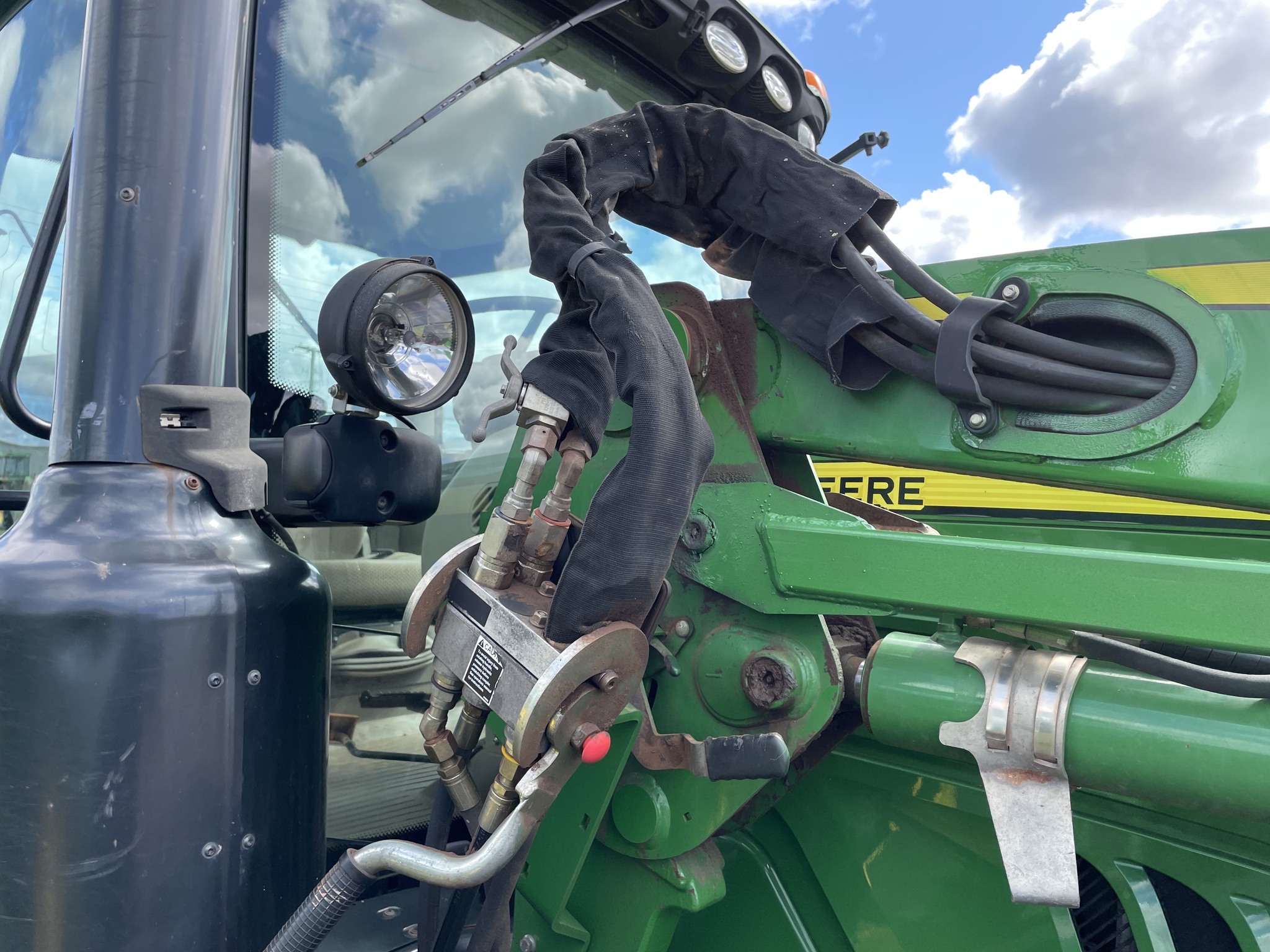 2016 John Deere 6120R Image 24