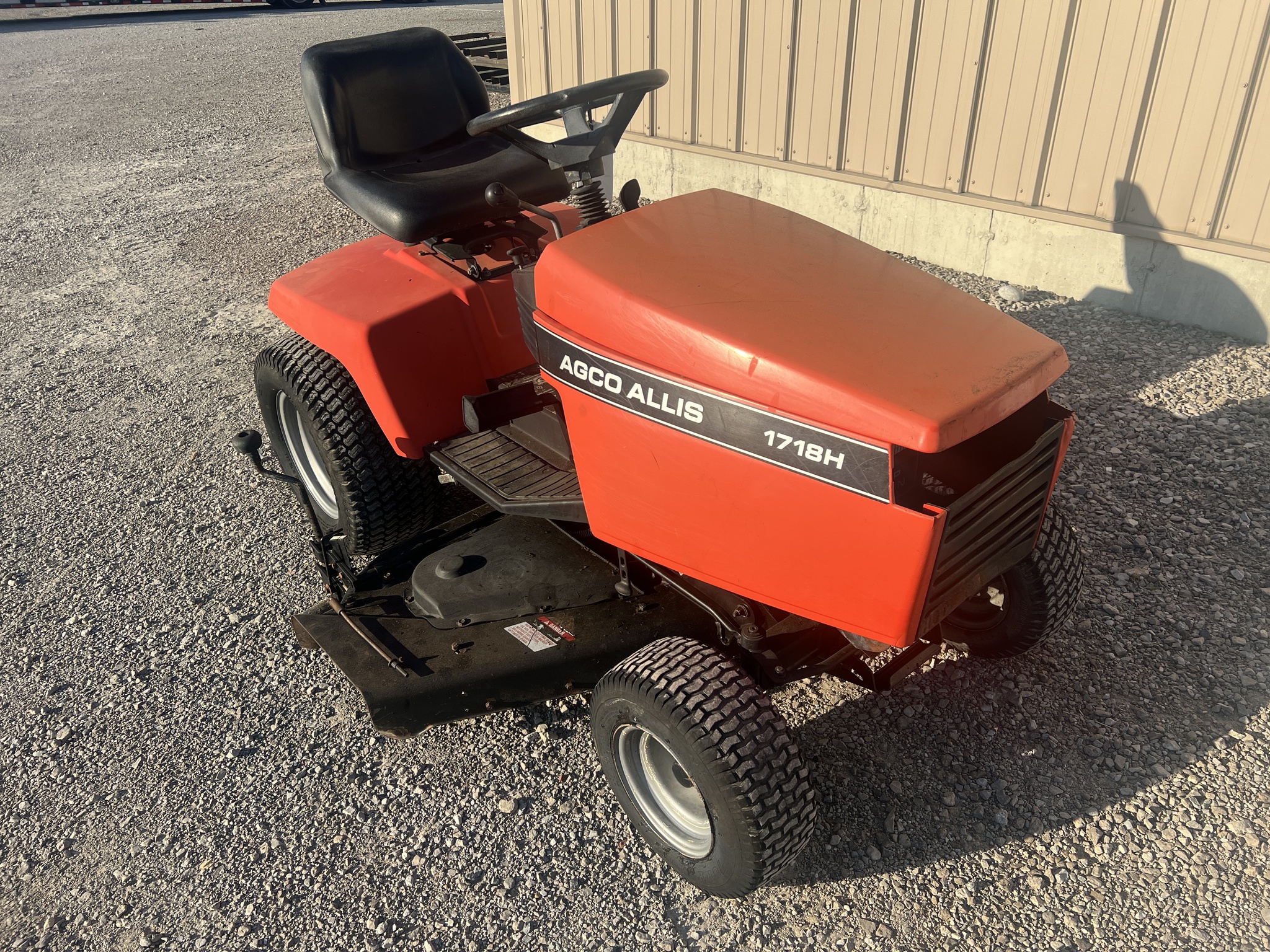 2001 AgcoAllis 1718H Image 1