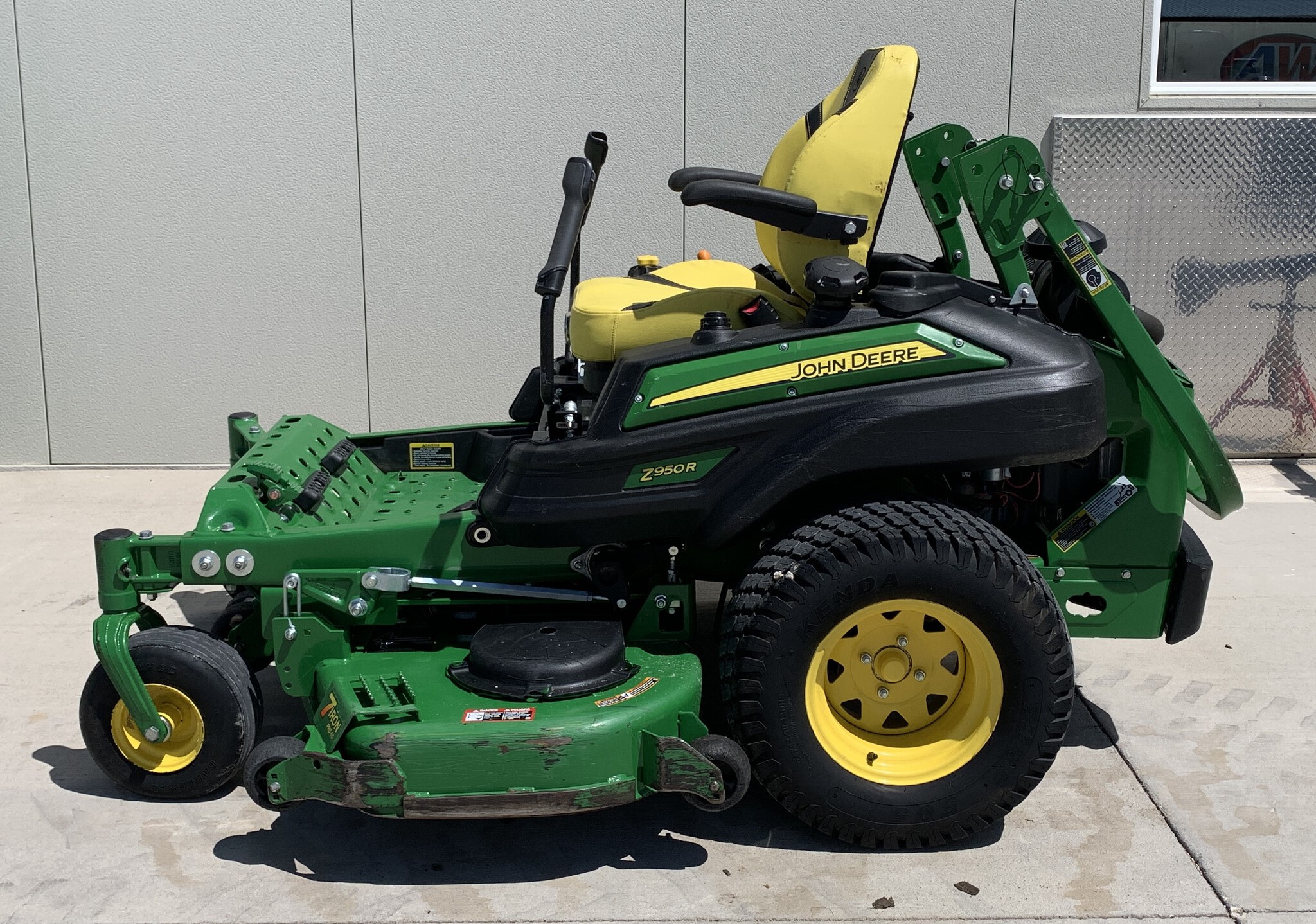 2022 John Deere Z950R Image 6