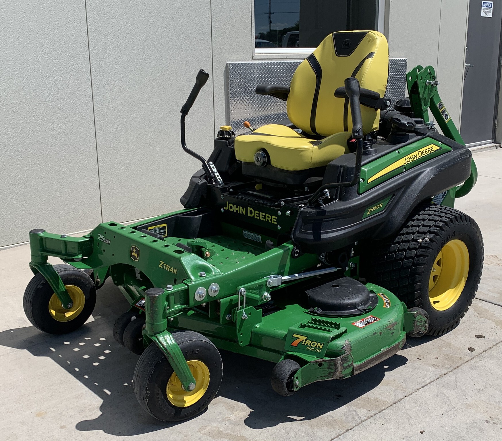2022 John Deere Z950R Image 7