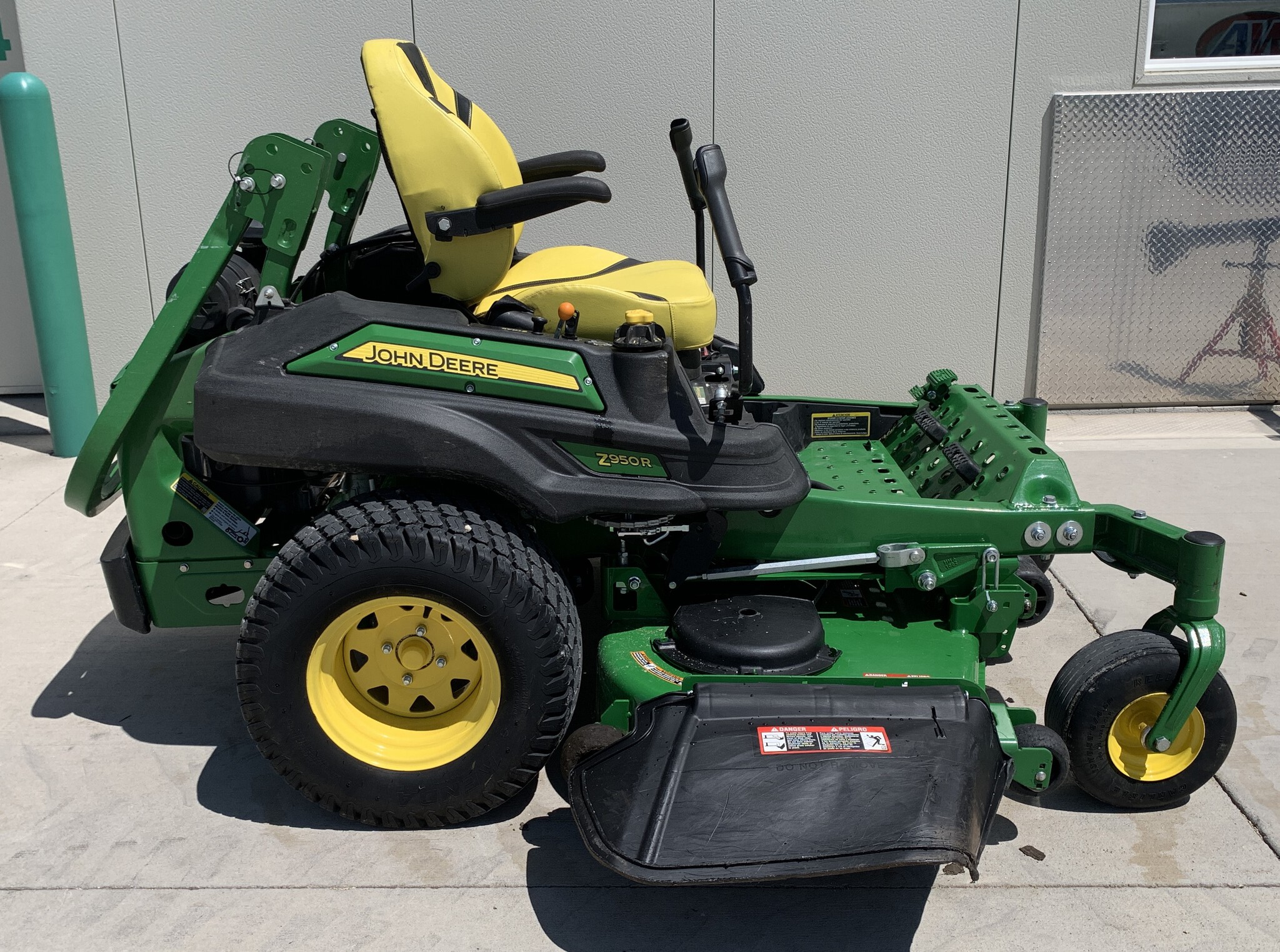 2022 John Deere Z950R Image 2