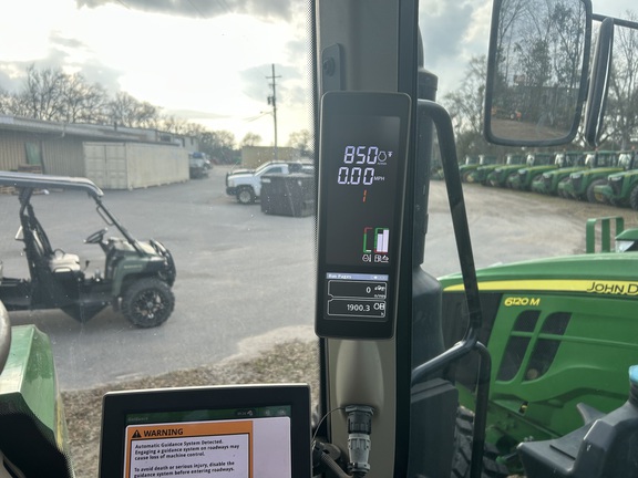 2022 John Deere 6120M Photo 3