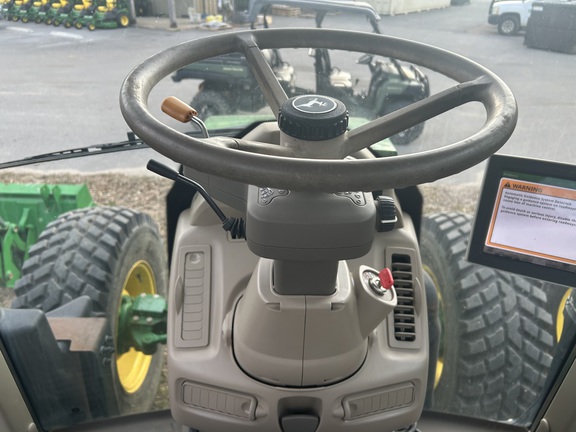 2022 John Deere 6120M Photo 6