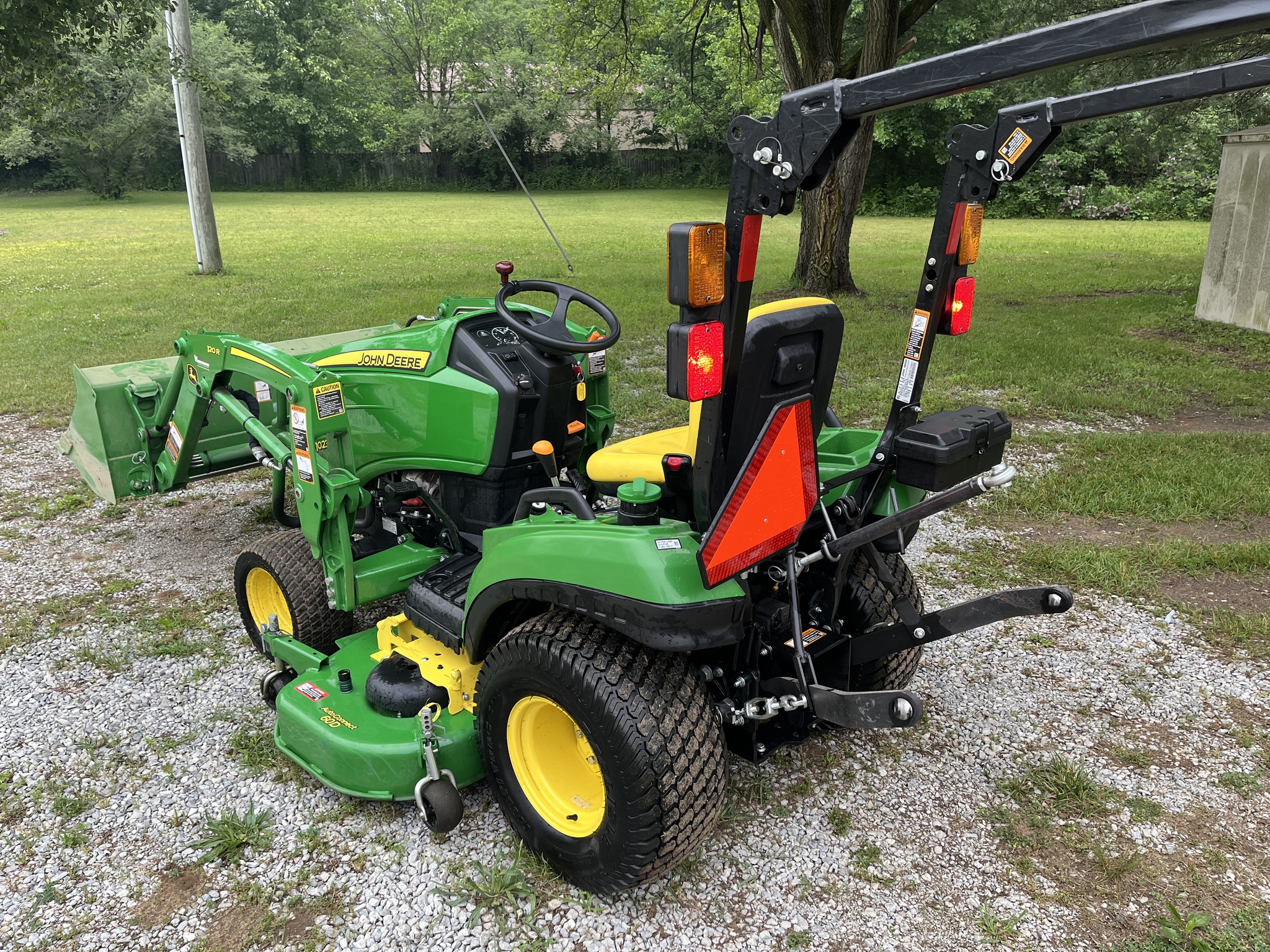 2022 John Deere 1023E Image 5