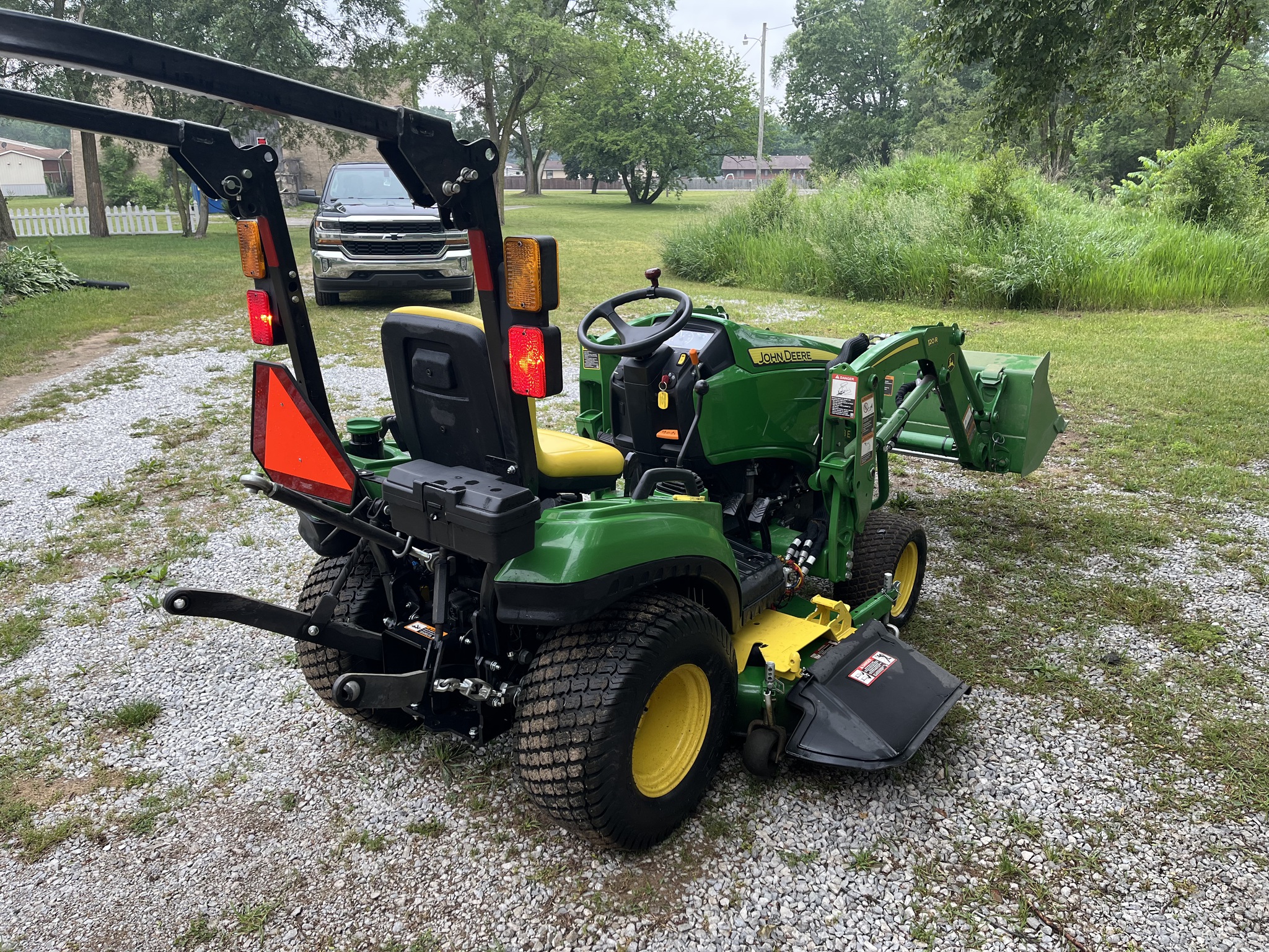 2022 John Deere 1023E Image 3