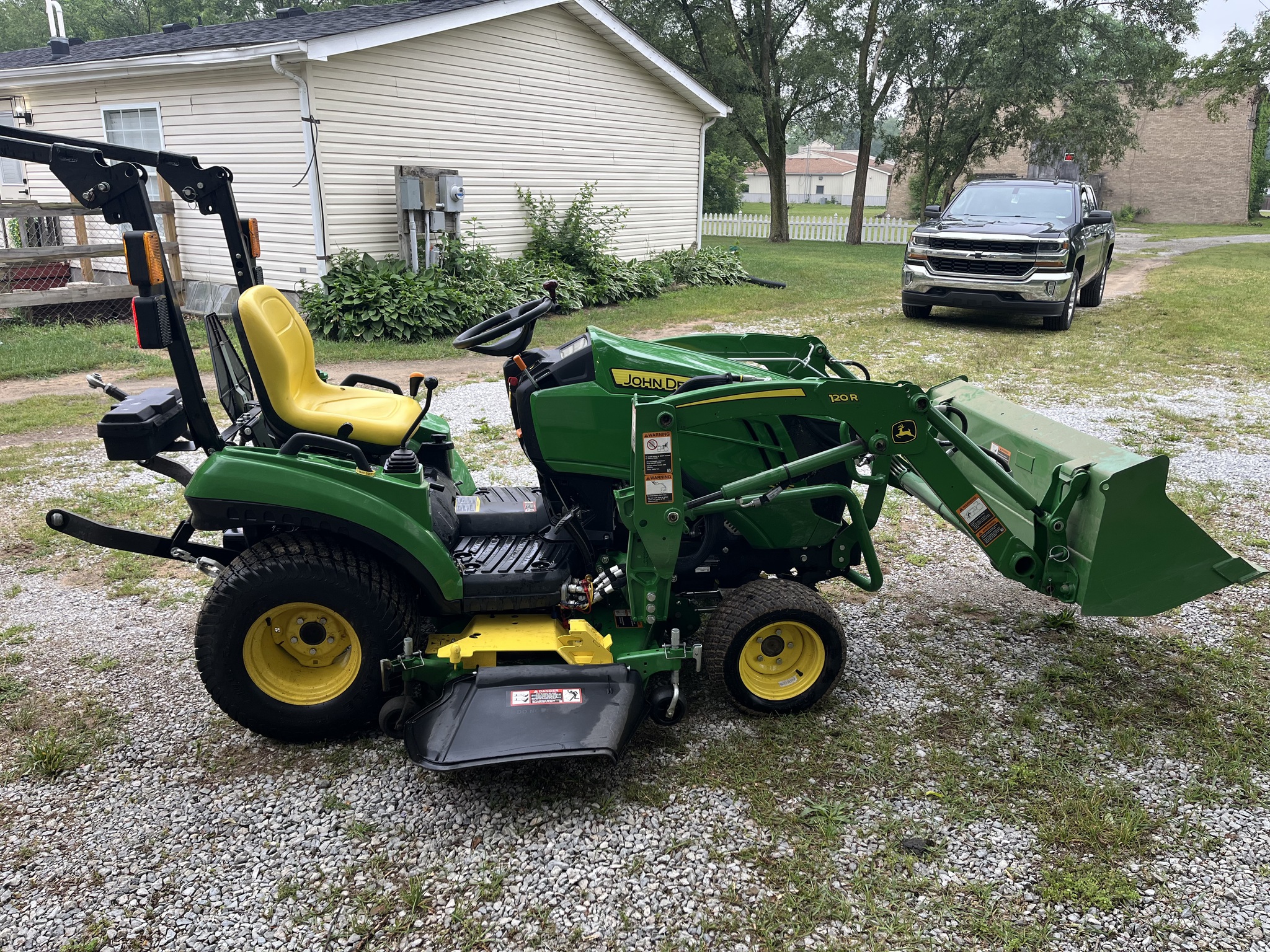 2022 John Deere 1023E Image 7