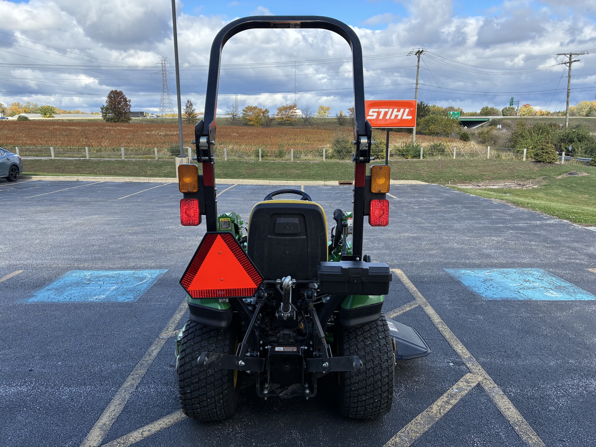 2022 John Deere 1023E Image 4