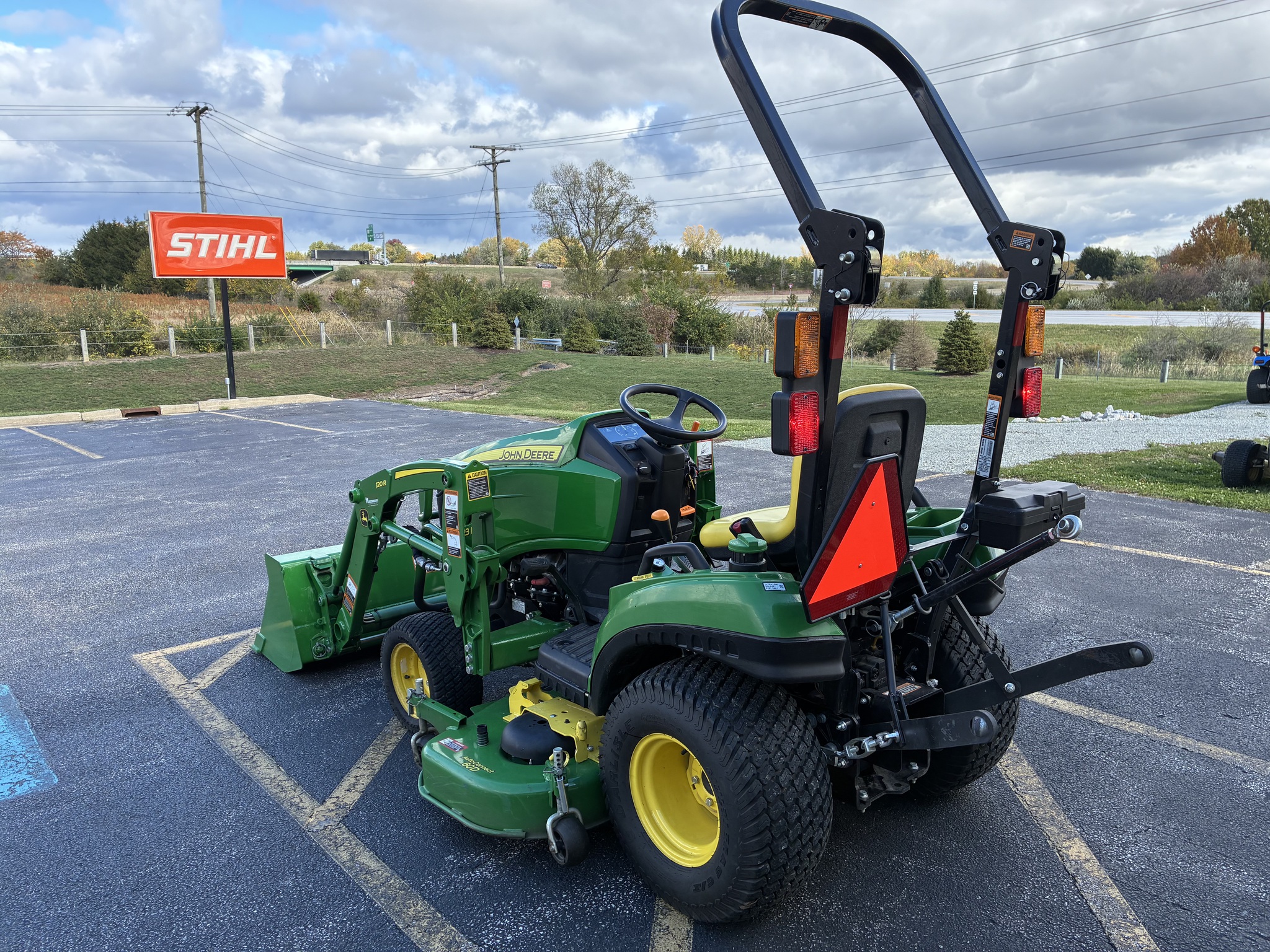 2022 John Deere 1023E Image 5