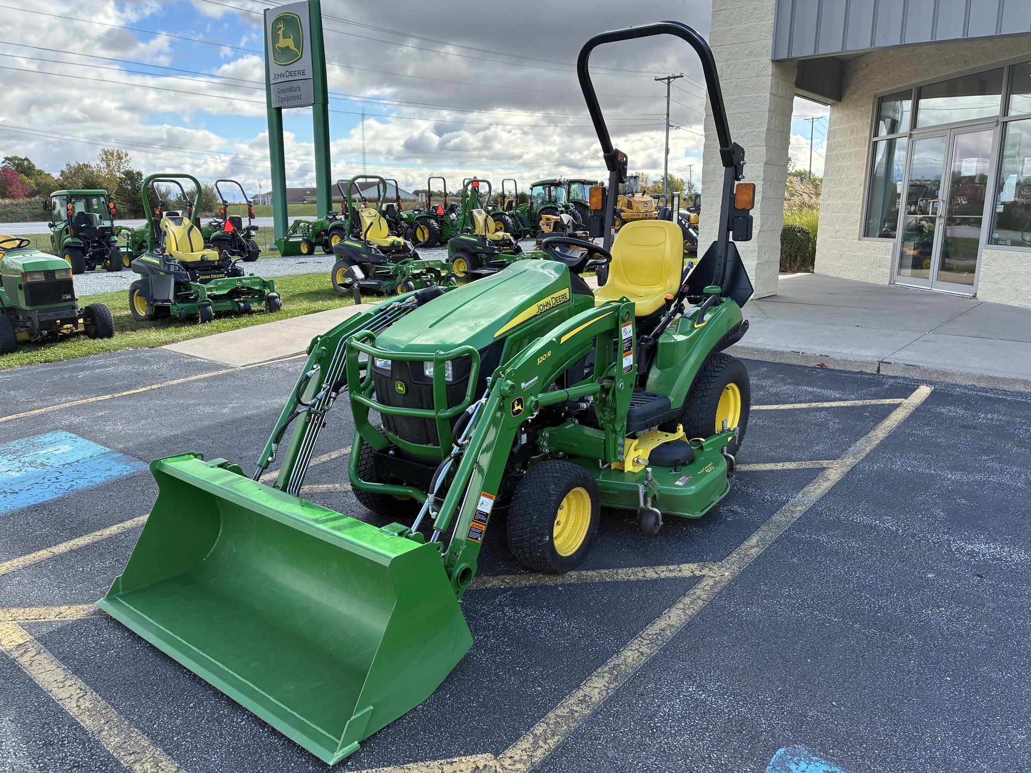 2022 John Deere 1023E Image 7