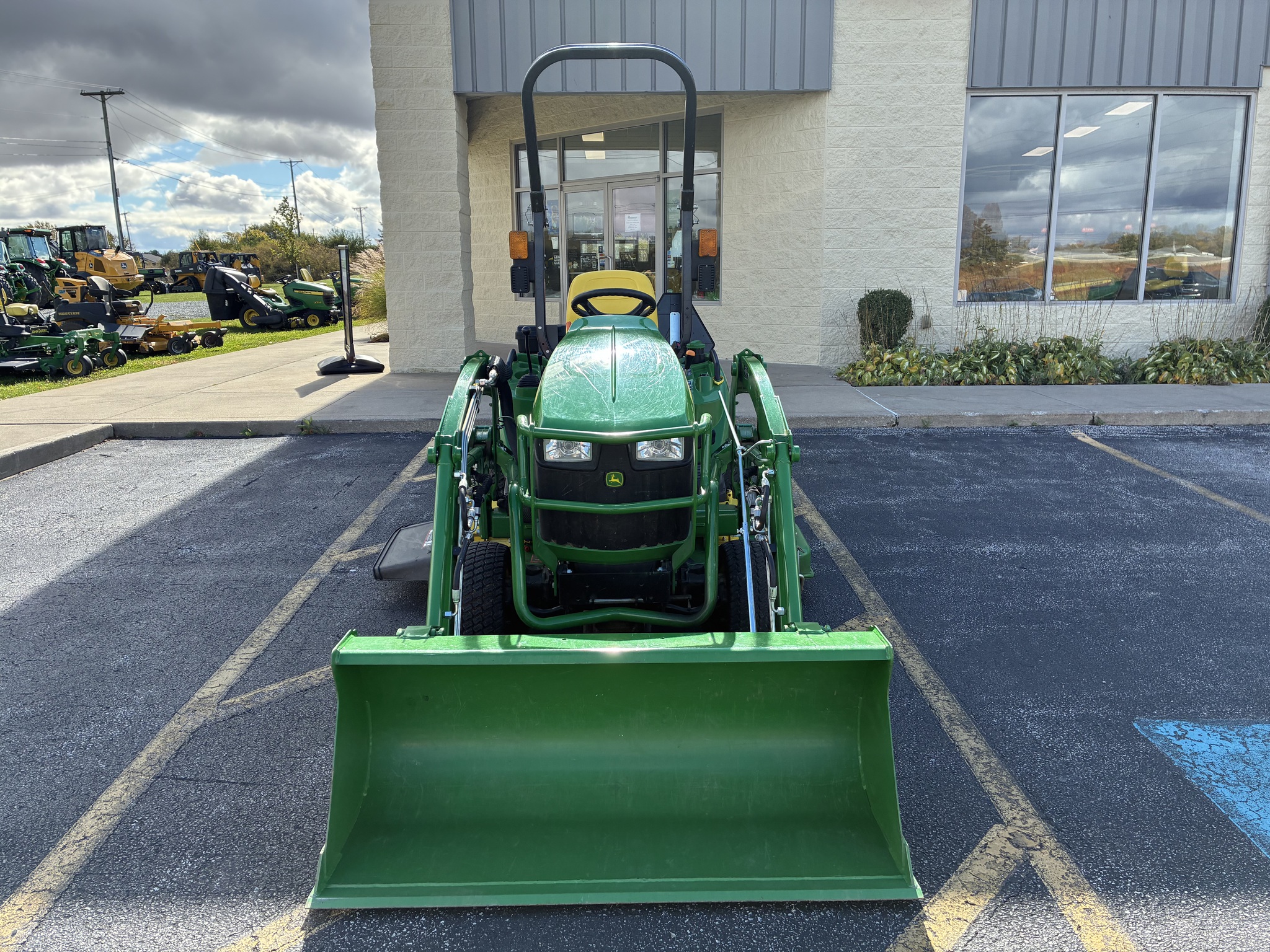 2022 John Deere 1023E Image 8