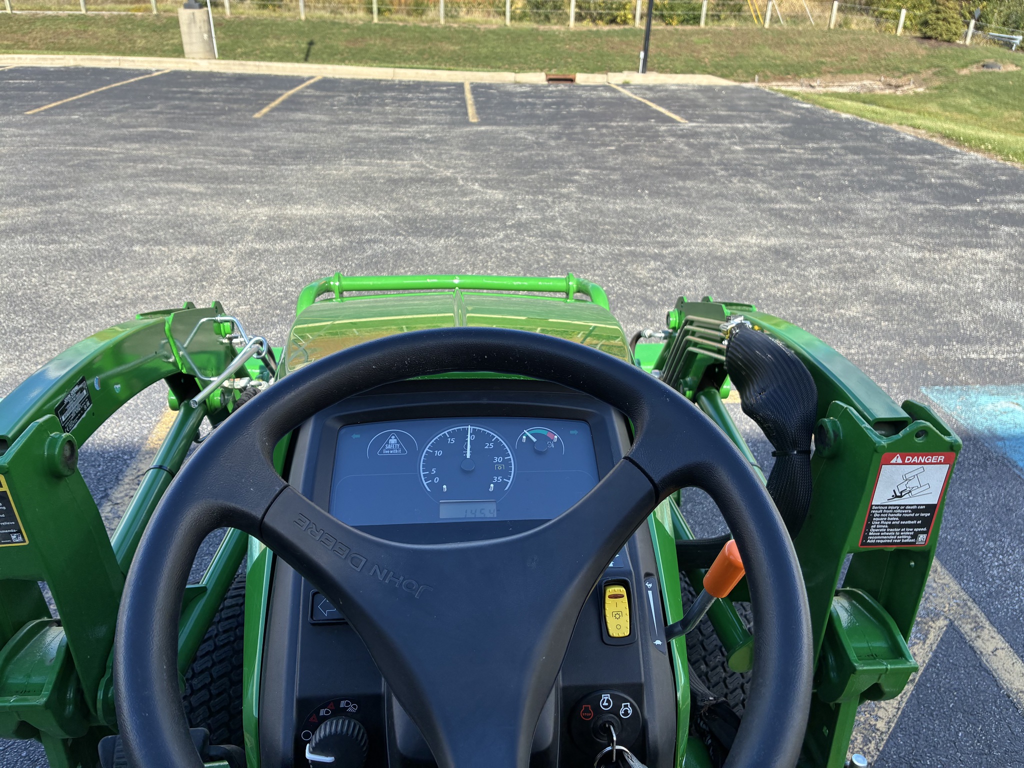 2022 John Deere 1023E Image 9