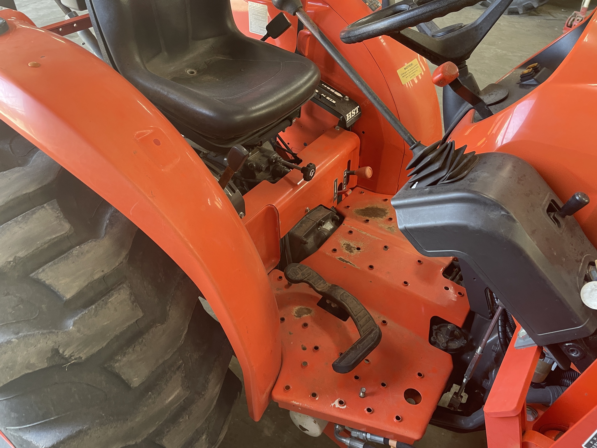 2017 Kubota L4701 Image 5