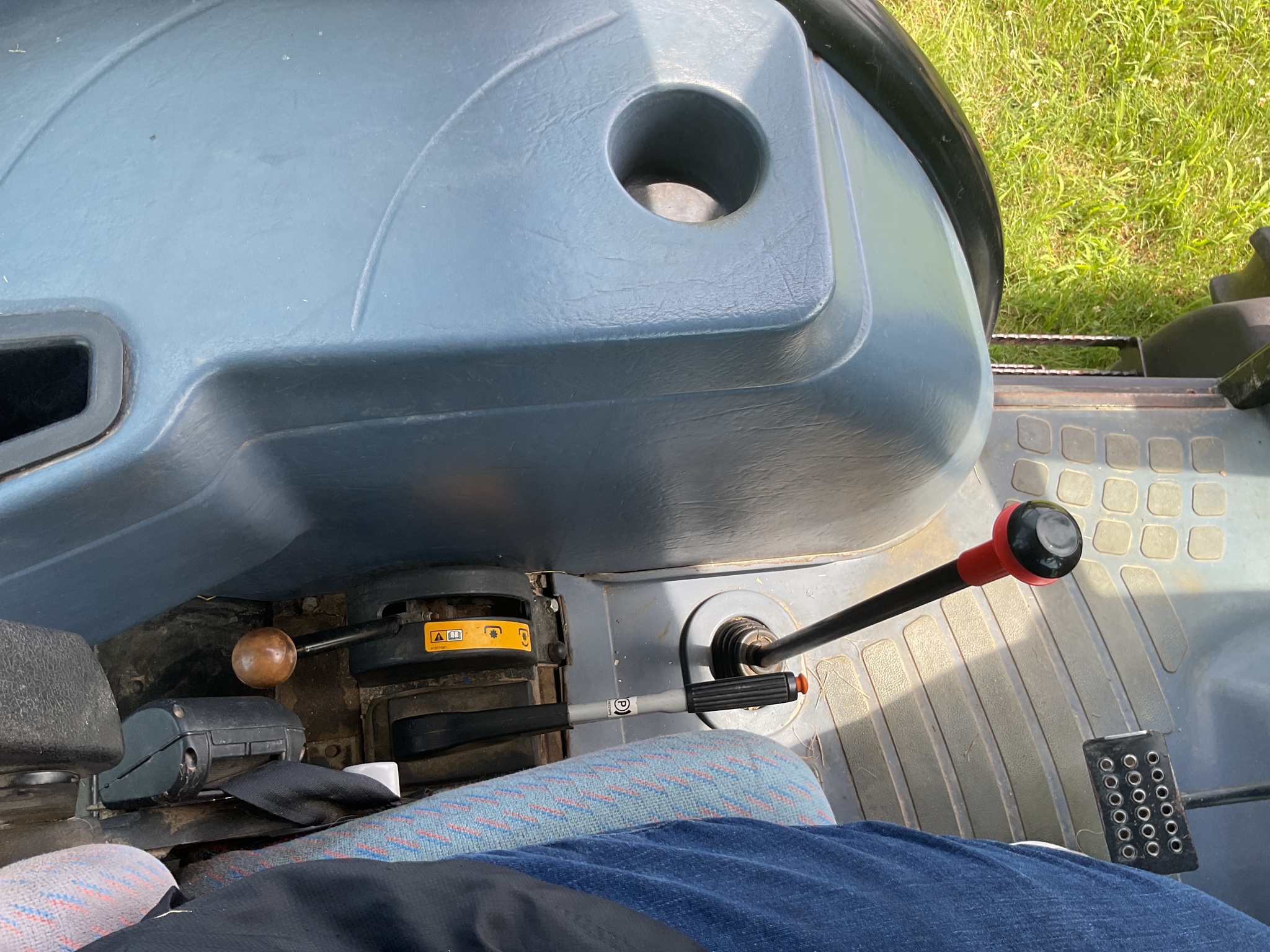 2007 New Holland TD95D Image 8