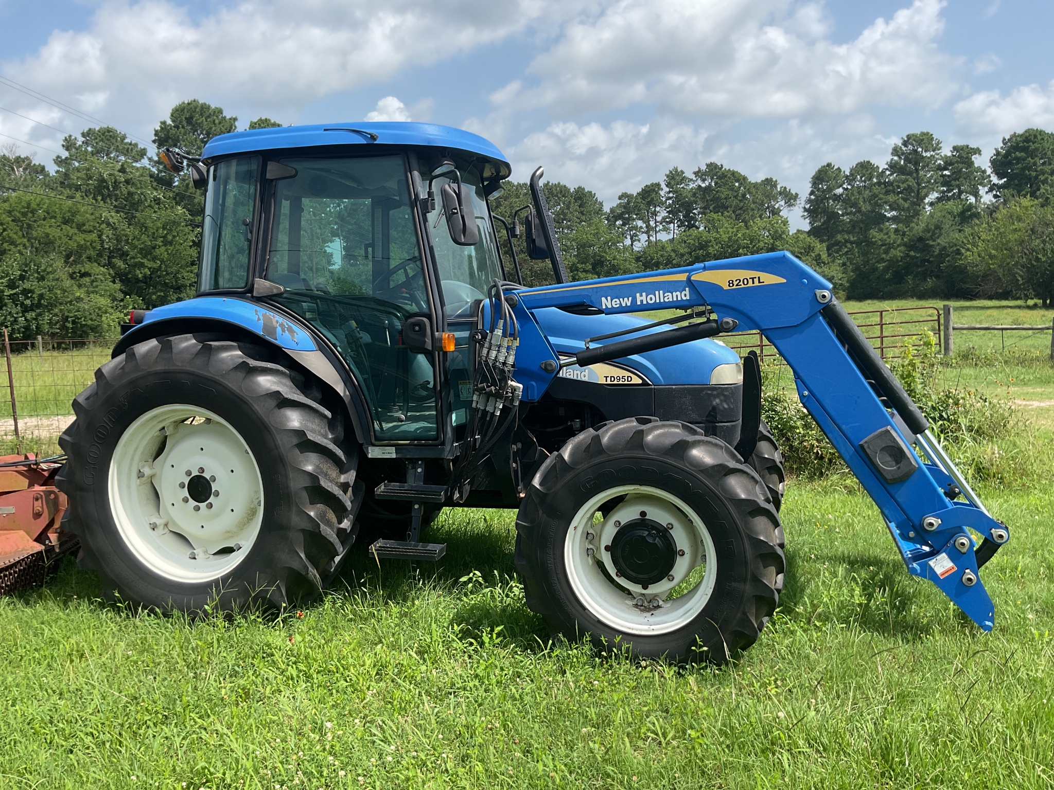 2007 New Holland TD95D Image 4
