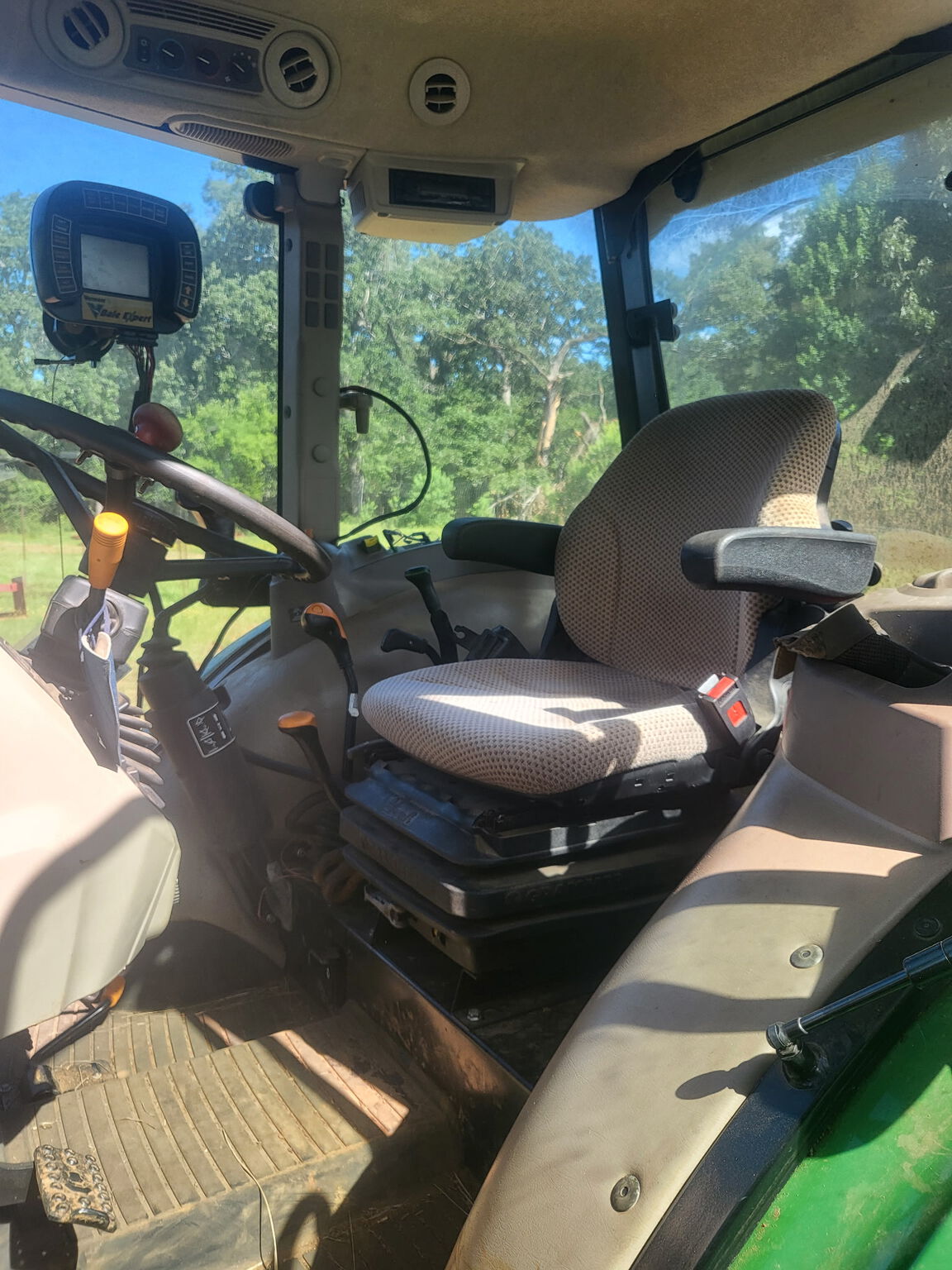 2022 John Deere 5075E Image 8