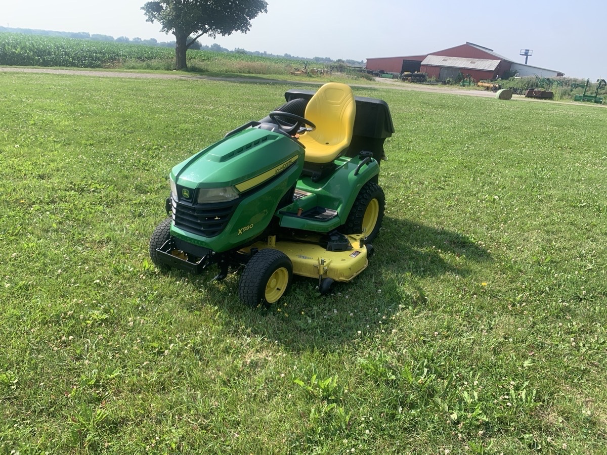 2018 John Deere X590 Image 2