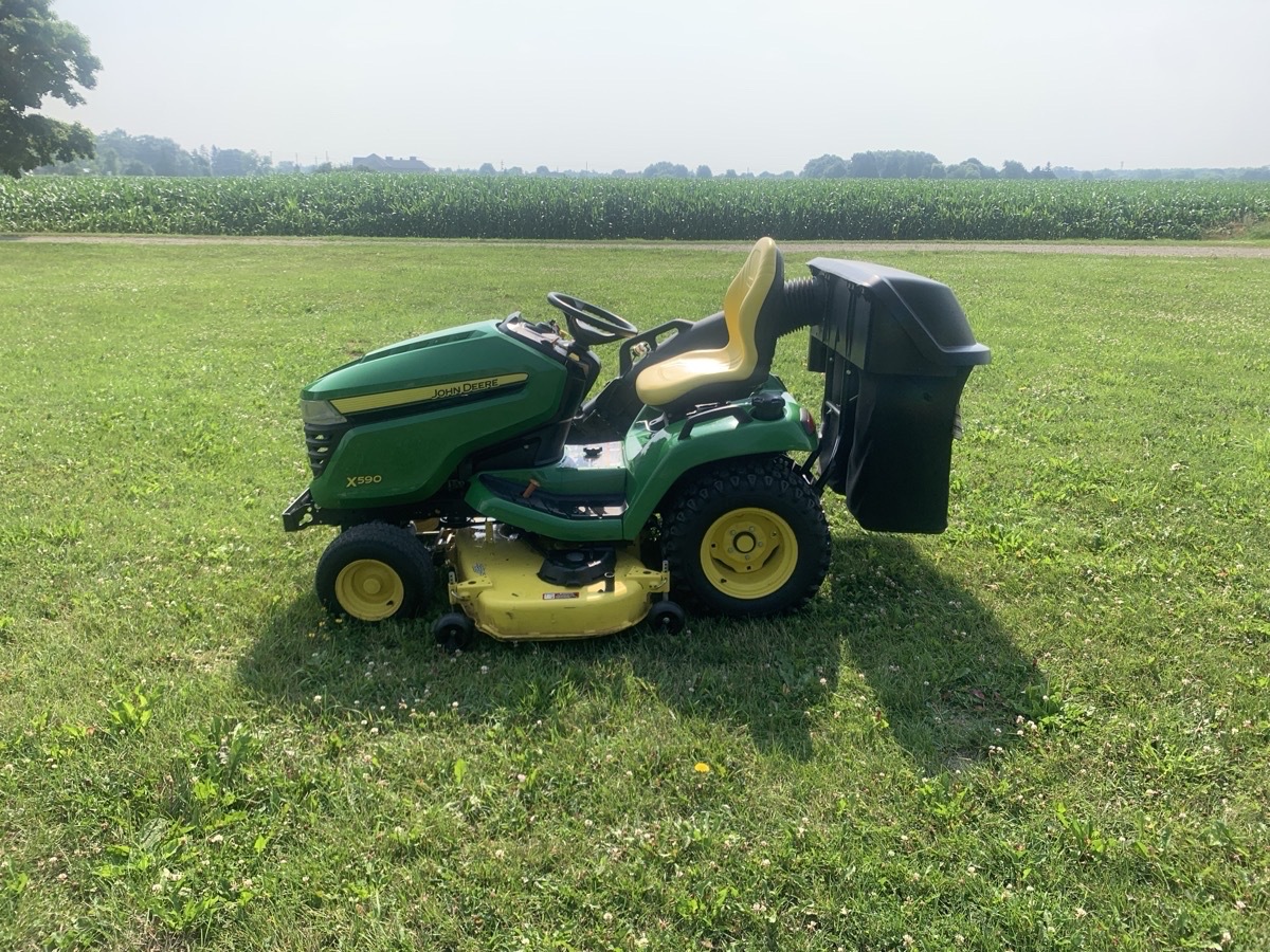 2018 John Deere X590 Image 3