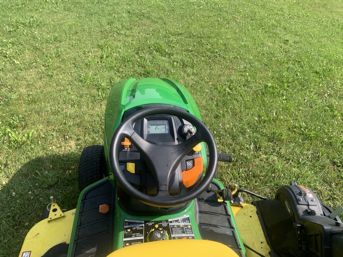 2018 John Deere X590 Image 7