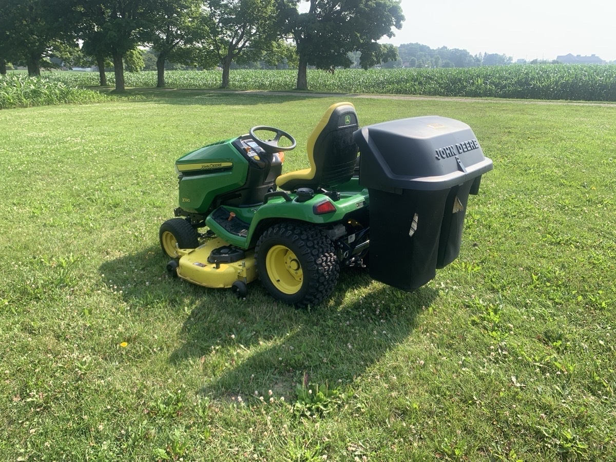 2018 John Deere X590 Image 4