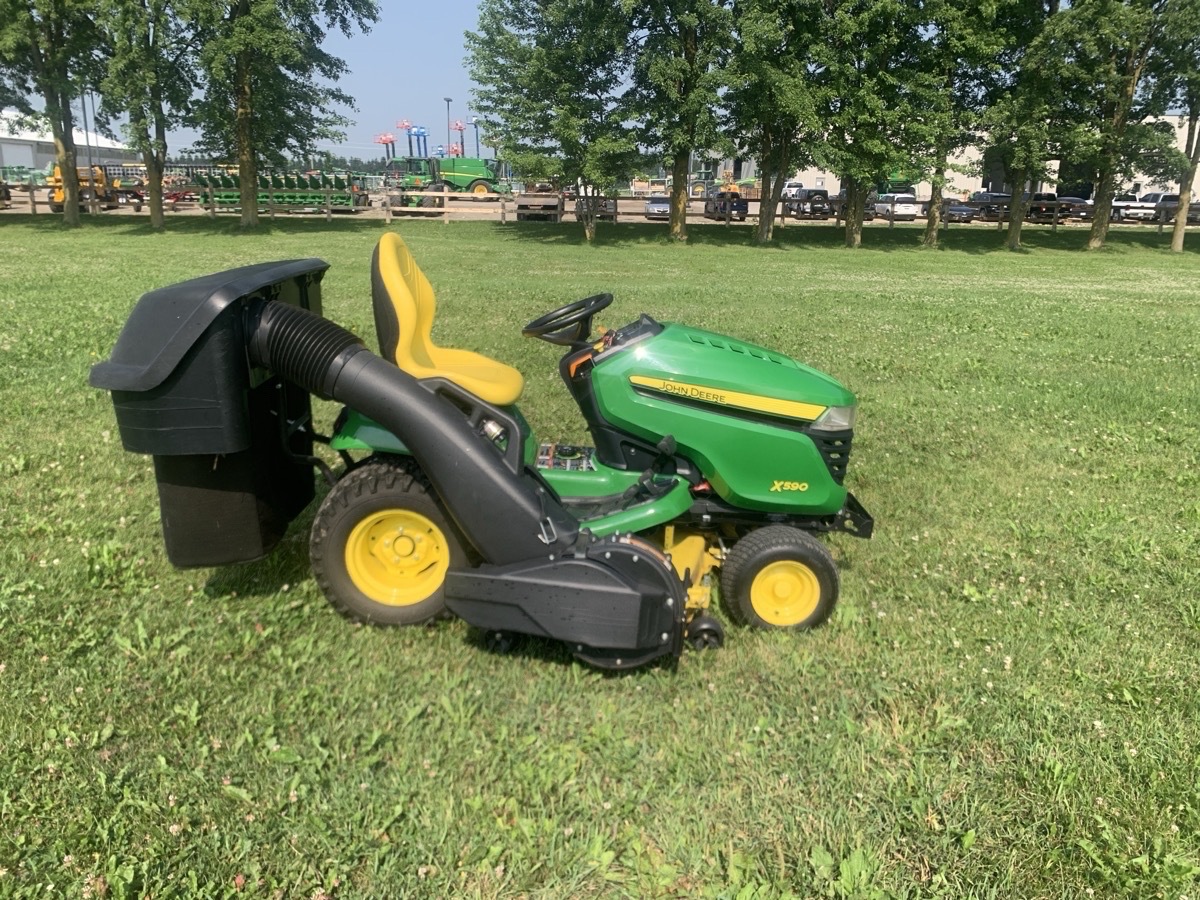 2018 John Deere X590 Image 6