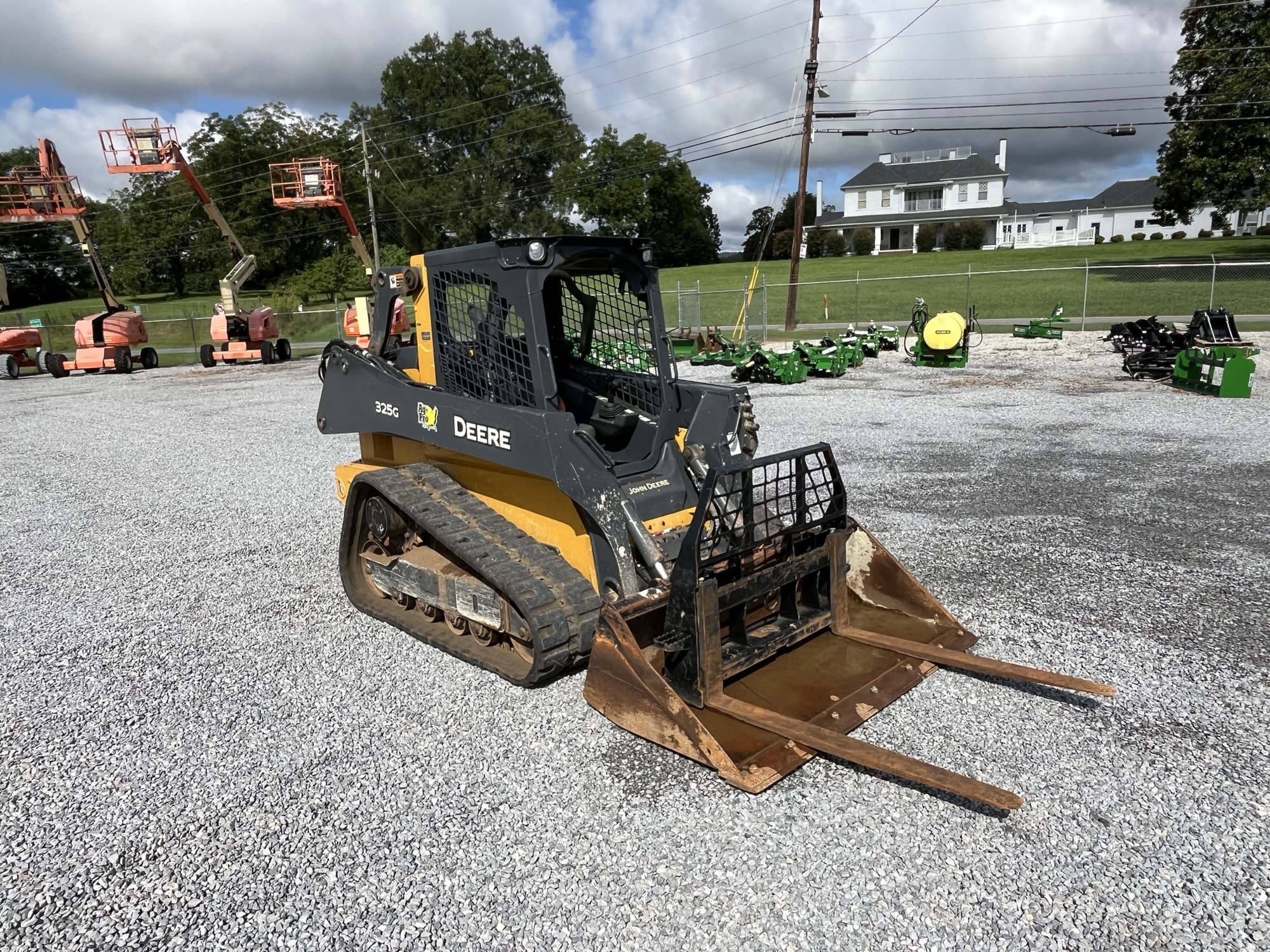 2022 John Deere 325G Image 4