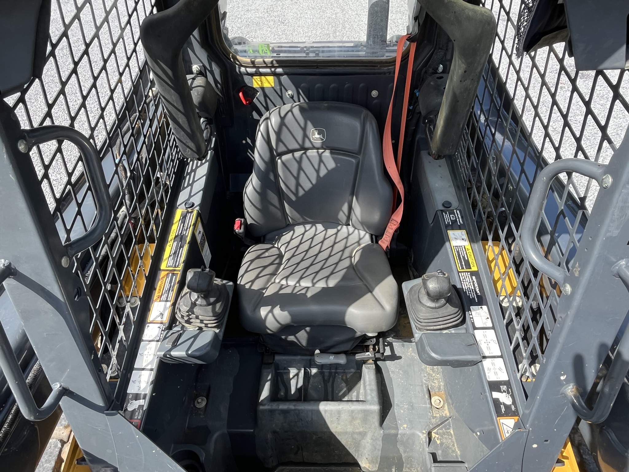 2022 John Deere 325G Image 5