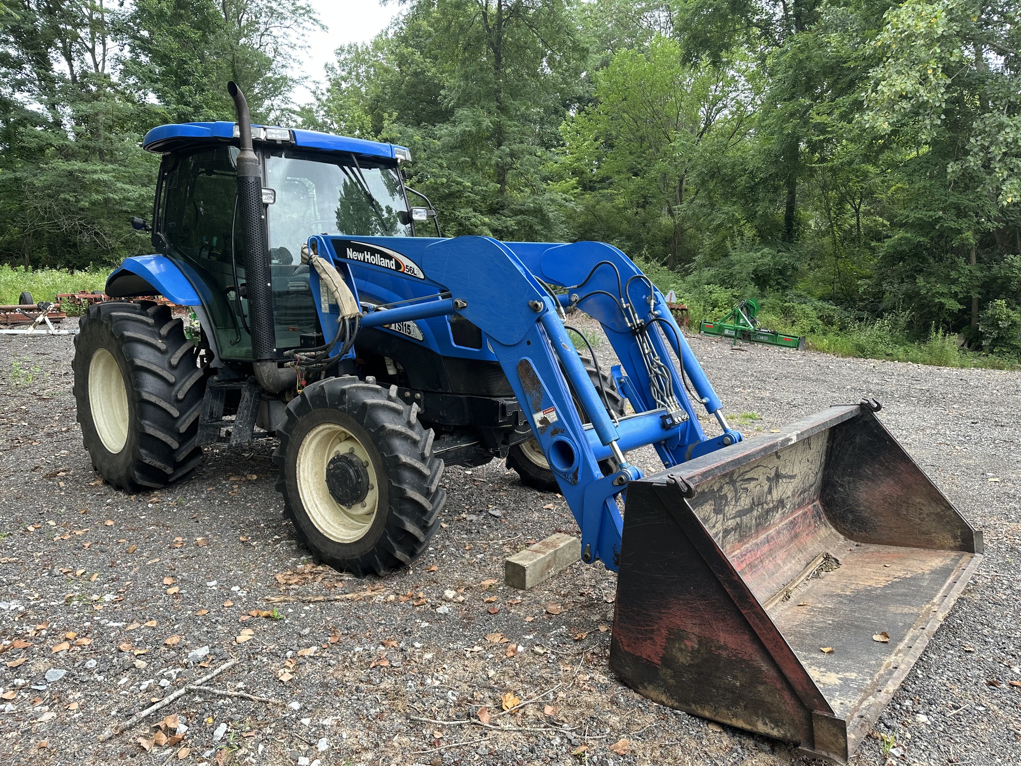2004 New Holland TS115A Std.Cab Image 2