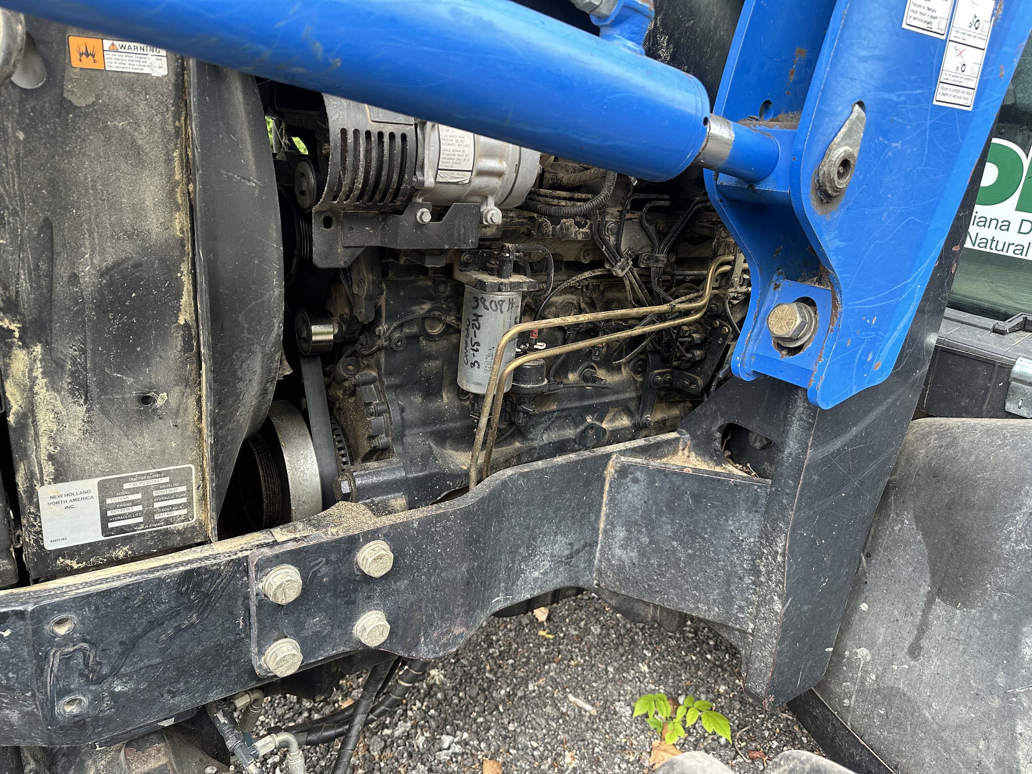 2004 New Holland TS115A Std.Cab Image 6