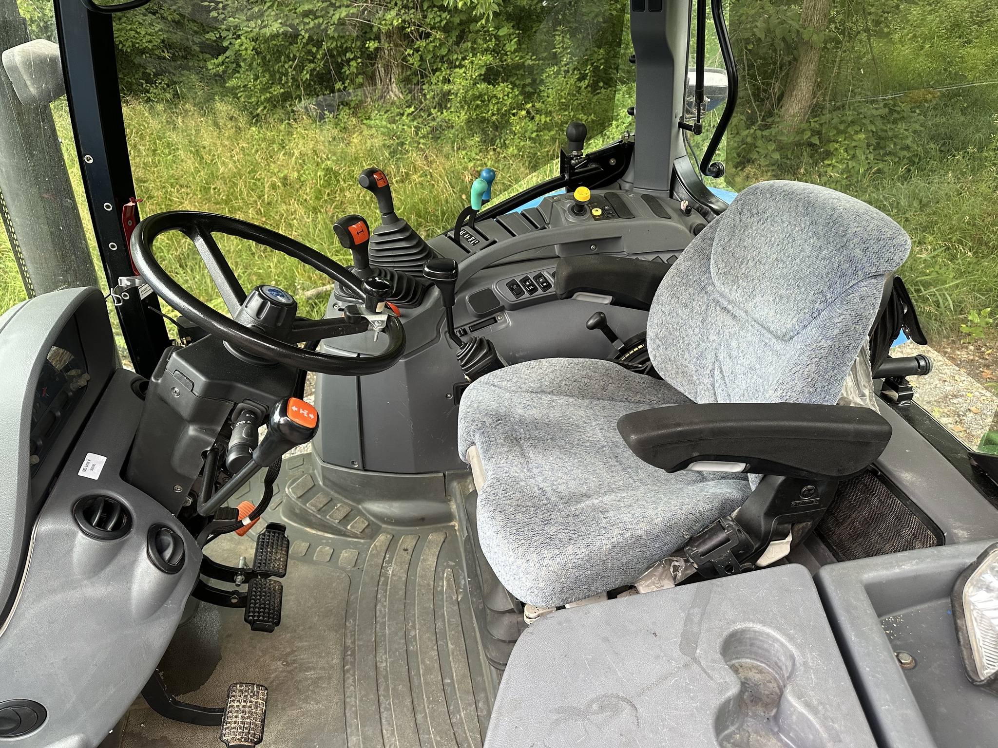 2004 New Holland TS115A Std.Cab Image 13