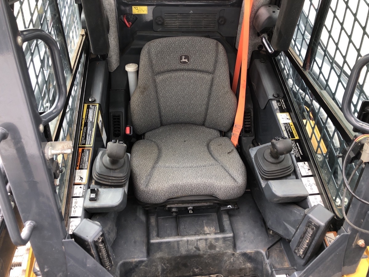 2022 John Deere 325G Image 7