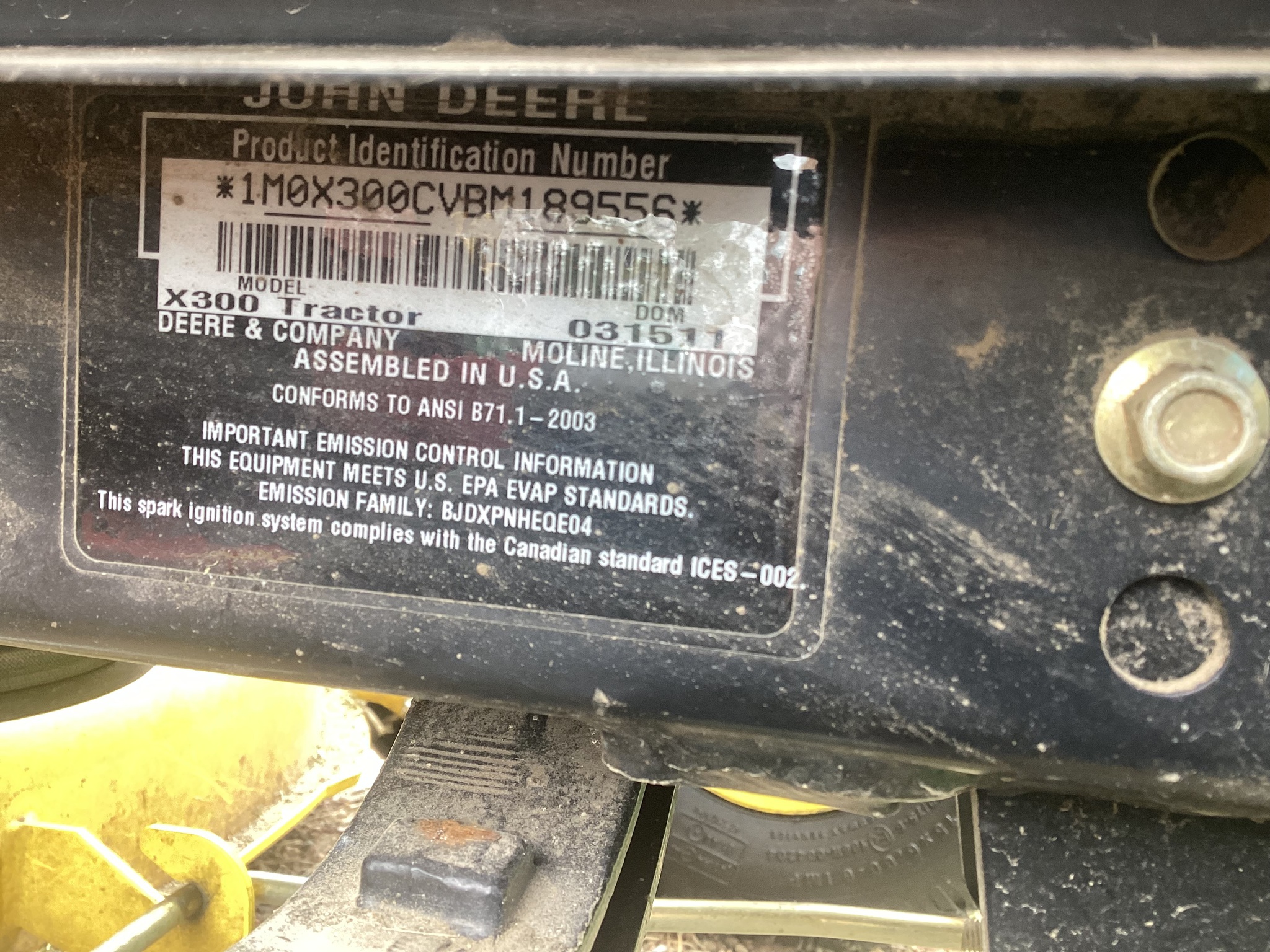 2011 John Deere X300 Image 10
