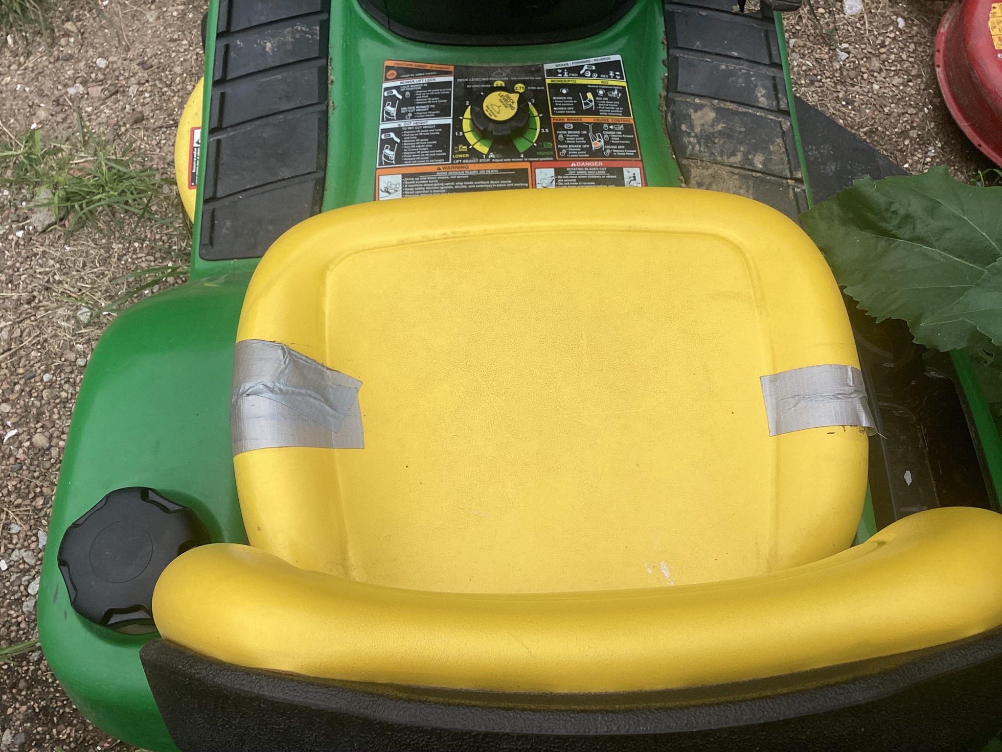 2011 John Deere X300 Image 7