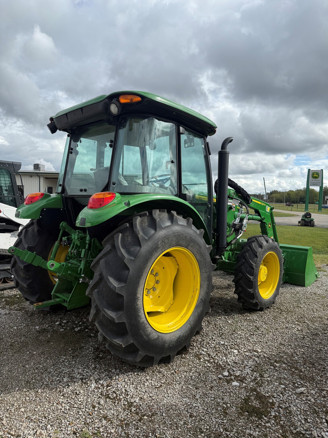 2023 John Deere 5075E Image 4
