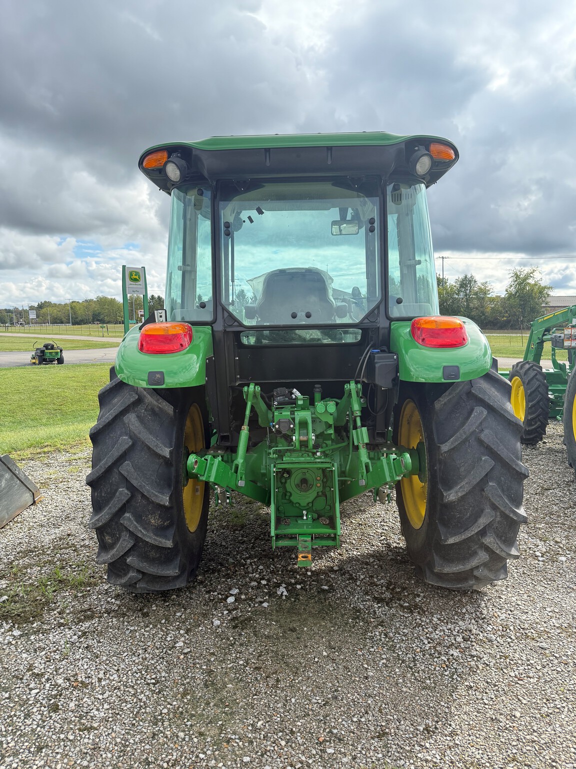2023 John Deere 5075E Image 3