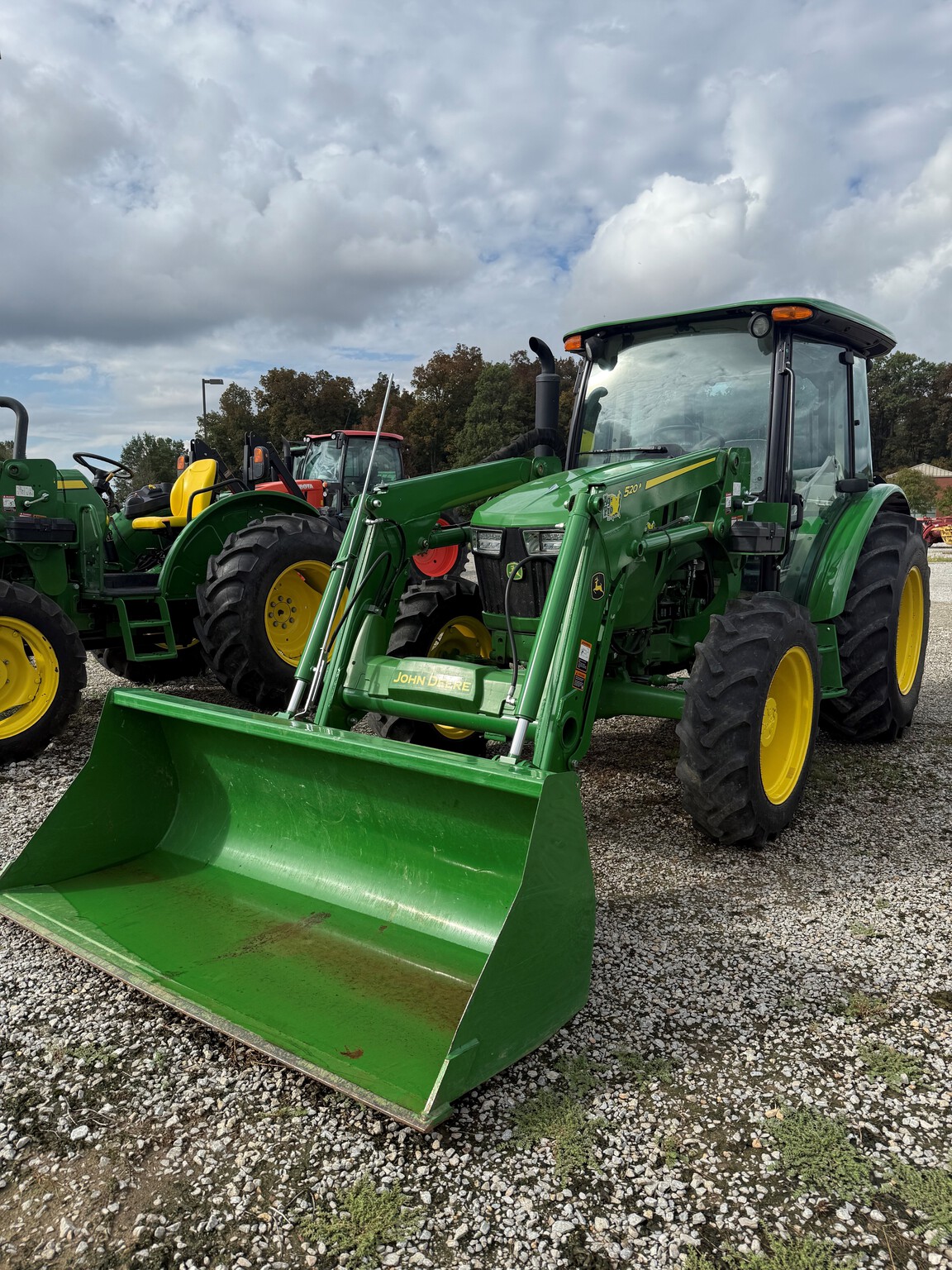 2023 John Deere 5075E Image 1