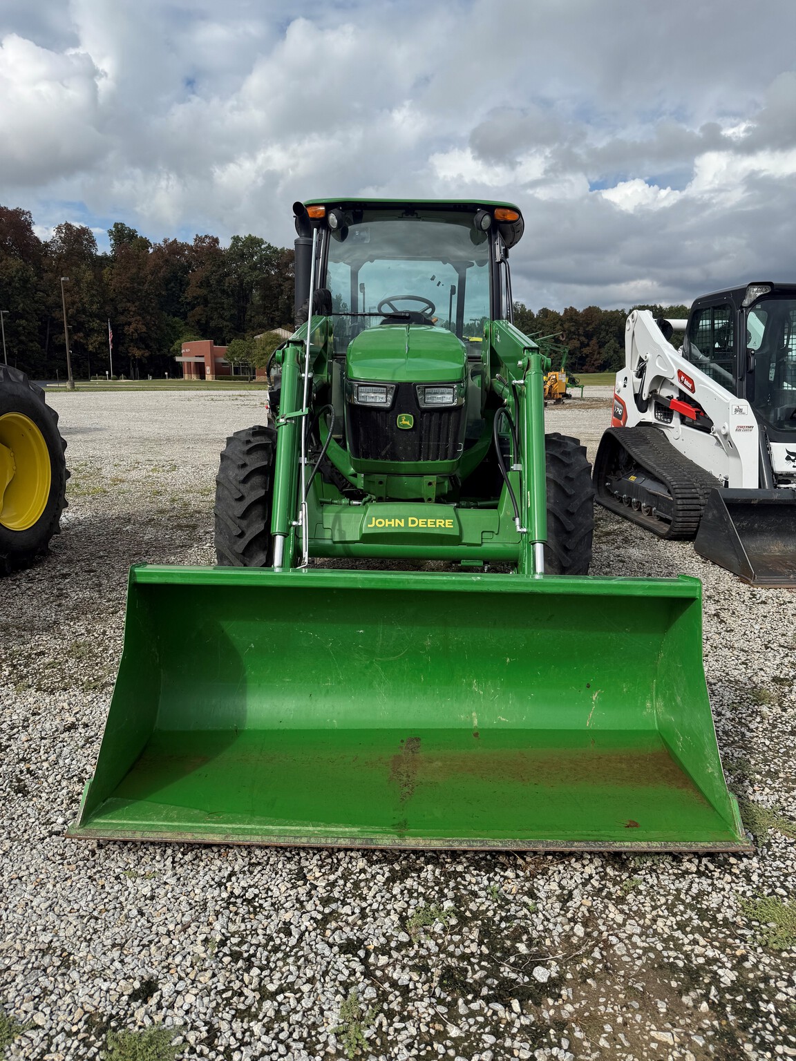 2023 John Deere 5075E Image 6