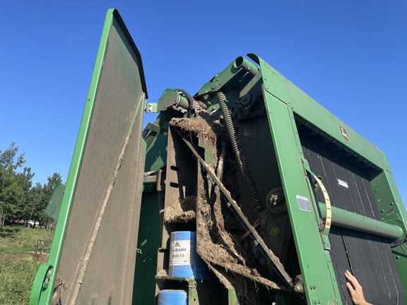 Used 2014 John Deere 569 Round Balers at Horizon Ag & Turf in Vermilion, AB - Photo2