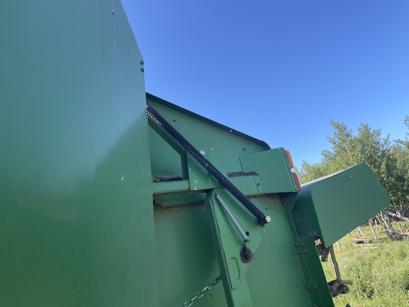 Used 2014 John Deere 569 Round Balers at Horizon Ag & Turf in Vermilion, AB - Photo4