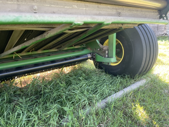 Used 2014 John Deere 569 Round Balers at Horizon Ag & Turf in Vermilion, AB - Photo8