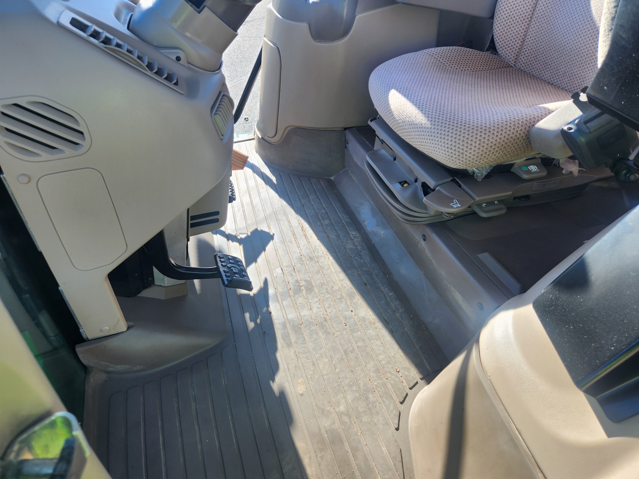 2020 John Deere 6130R Image 14