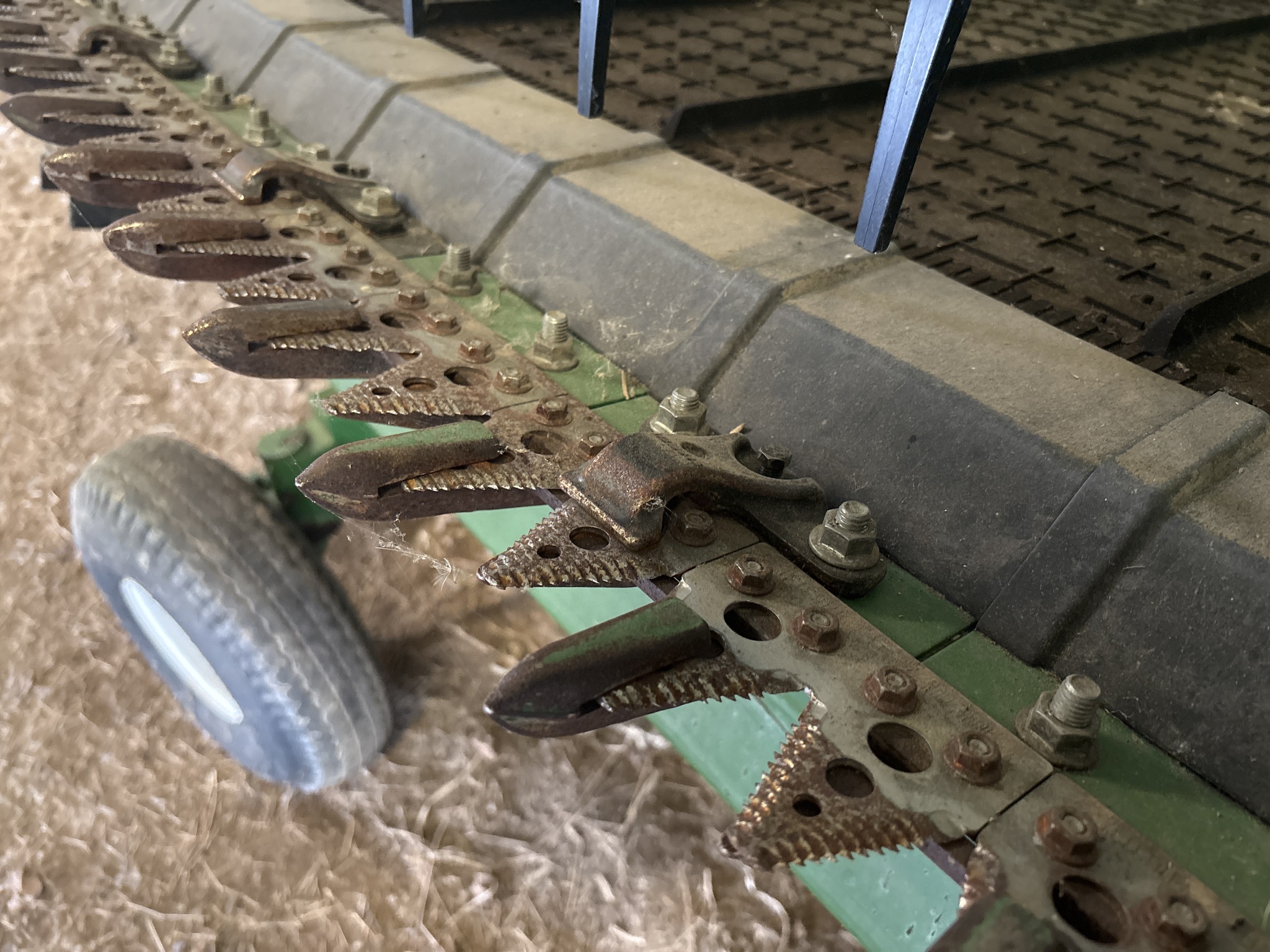 Used 2023 John Deere RD35F Combine Platforms at Koenig Equipment in Franklin, IN - PhotoXL5