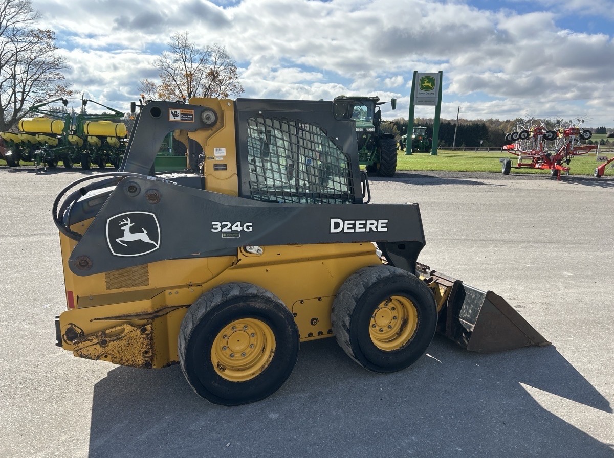 2022 John Deere 324G Image 2