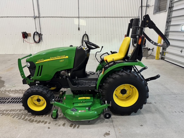 2011 John Deere 2320 Image 2