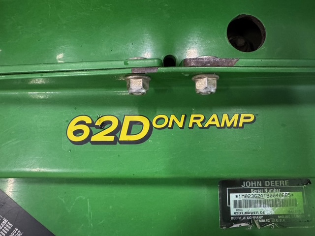 2011 John Deere 2320 Image 3