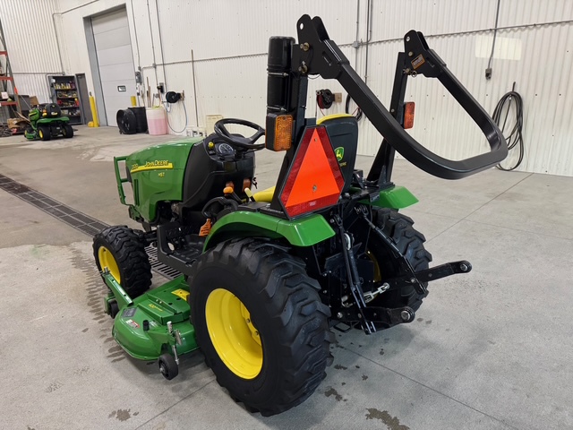 2011 John Deere 2320 Image 4