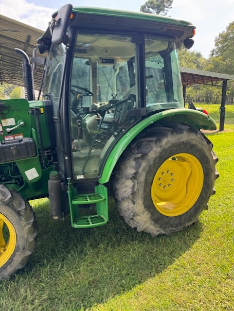 2018 John Deere 5075E Image 2