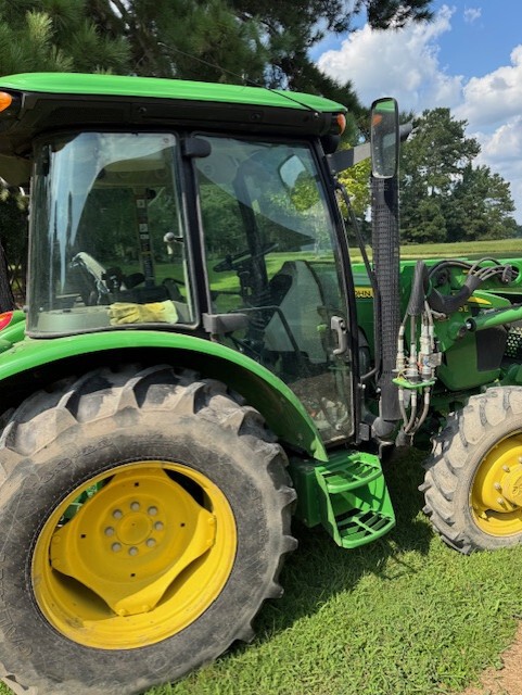 2018 John Deere 5075E Image 4