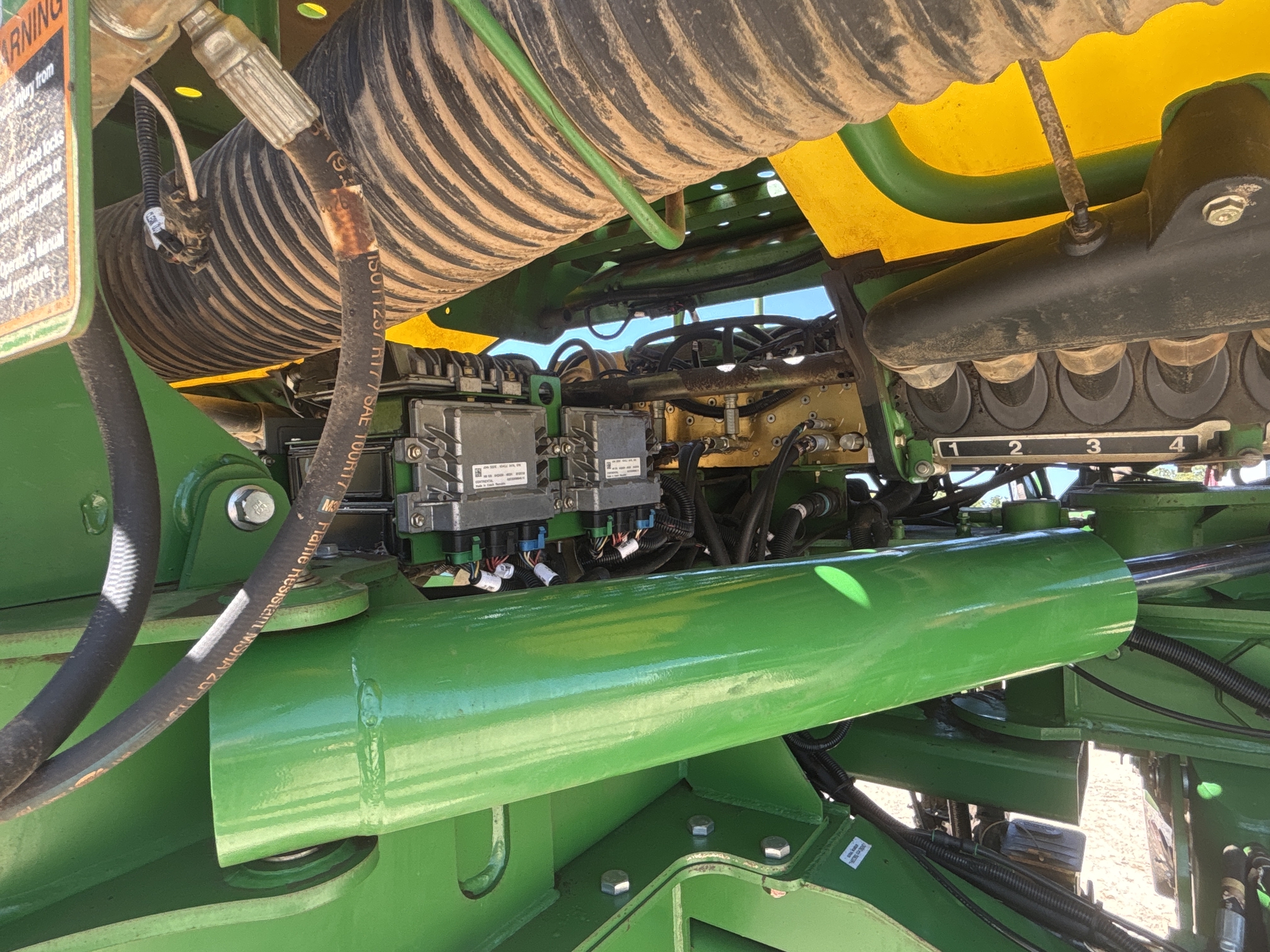 Used 2013 John Deere 1790 Planters: Drawn at Koenig Equipment in Anna, OH - PhotoXL7