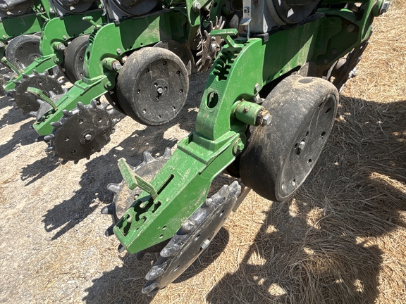 Used 2013 John Deere 1790 Planters: Drawn at Koenig Equipment in Anna, OH - Photo9